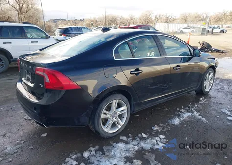 2014 Volvo S60 T5/T5 Platinum/T5 Premier/T5 Premier Plus z USA, uszkodzony, nr VIN YV1612FS7E1299140
